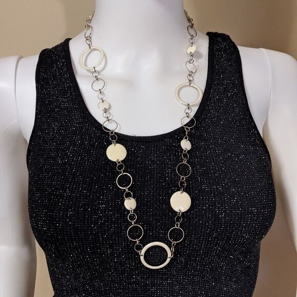 Jewelry - White & silver-tone circles necklace
